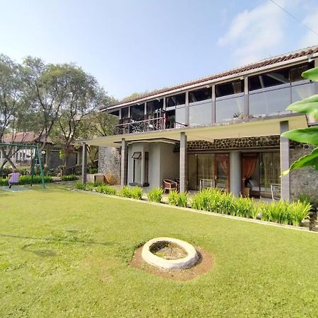 Villa Bukit Danau Lot 14 Cinengangirang Экстерьер фото