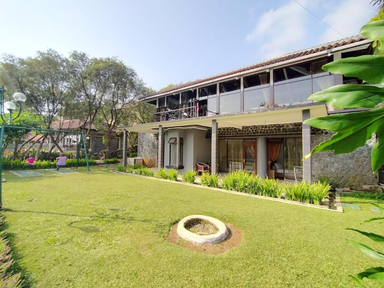 Villa Bukit Danau Lot 14 Cinengangirang Экстерьер фото