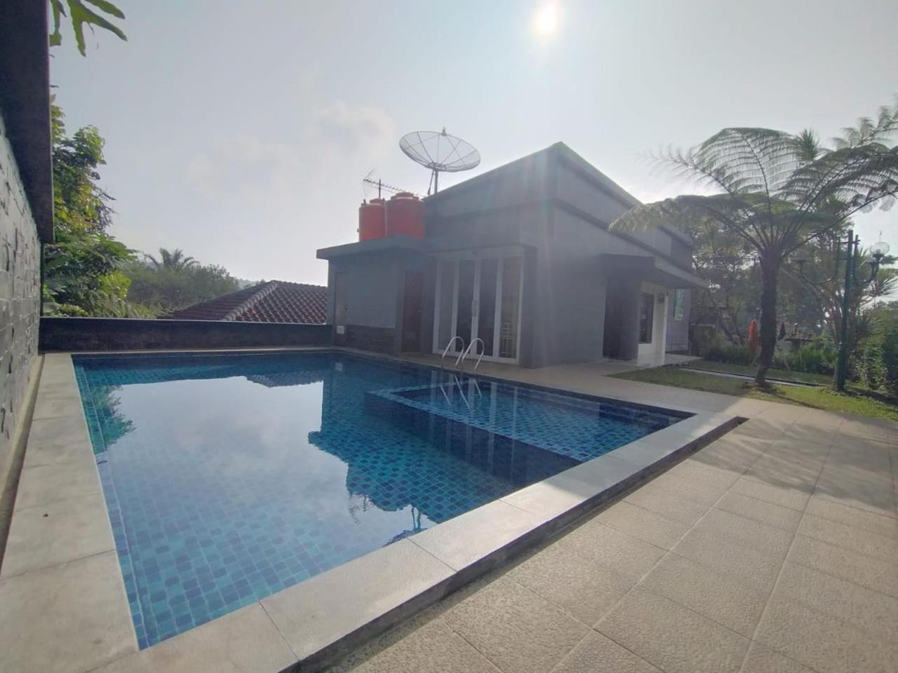 Villa Bukit Danau Lot 14 Cinengangirang Экстерьер фото