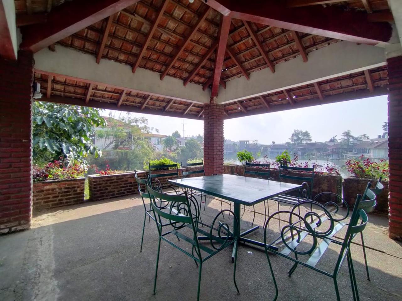 Villa Bukit Danau Lot 14 Cinengangirang Экстерьер фото