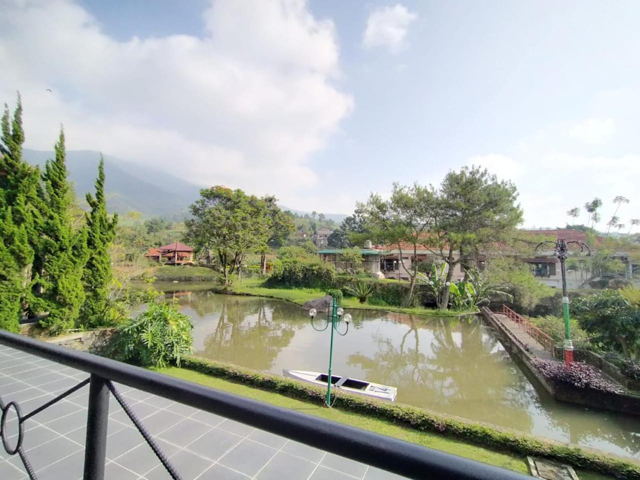Villa Bukit Danau Lot 14 Cinengangirang Экстерьер фото