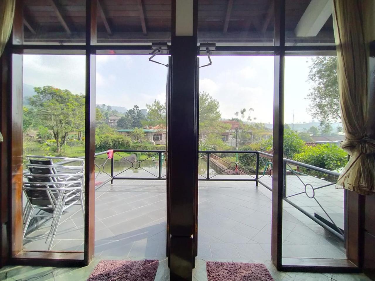 Villa Bukit Danau Lot 14 Cinengangirang Экстерьер фото
