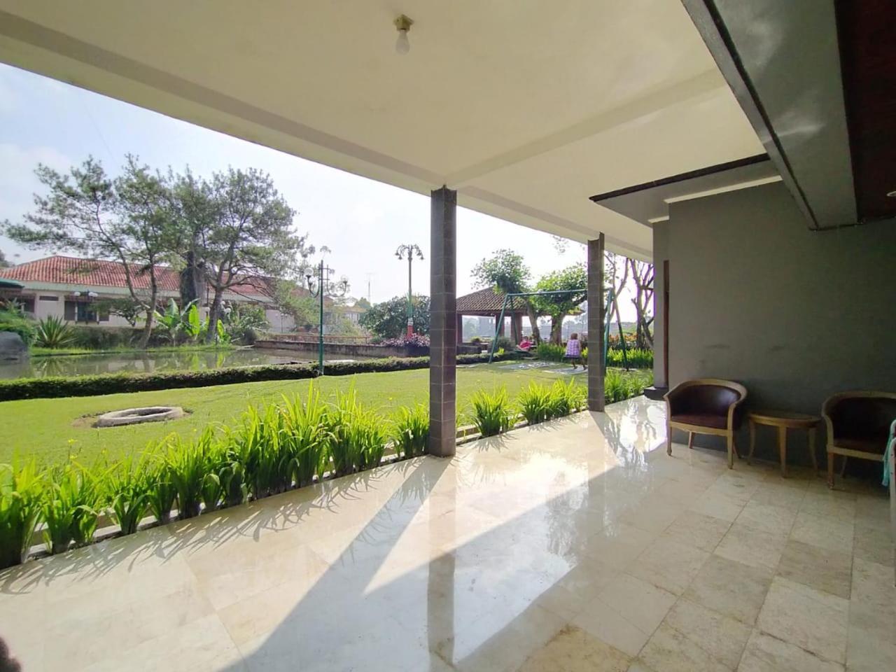 Villa Bukit Danau Lot 14 Cinengangirang Экстерьер фото
