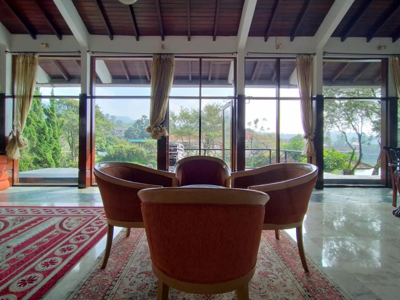 Villa Bukit Danau Lot 14 Cinengangirang Экстерьер фото