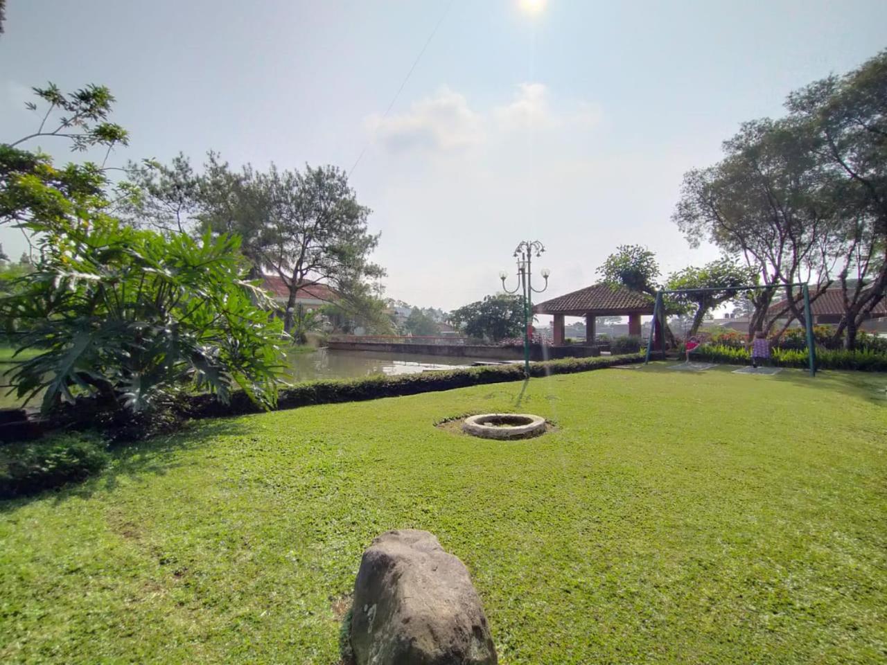 Villa Bukit Danau Lot 14 Cinengangirang Экстерьер фото