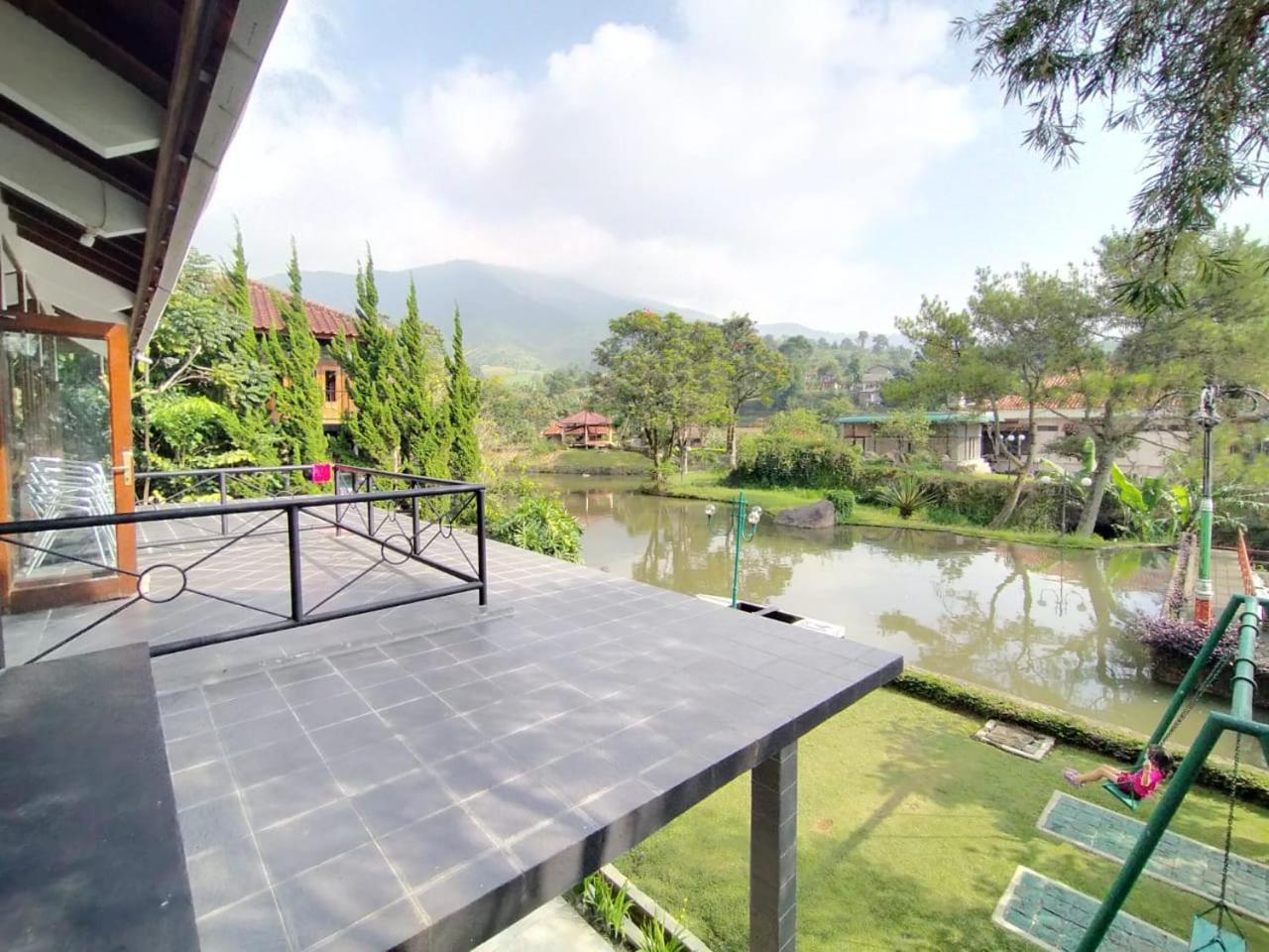 Villa Bukit Danau Lot 14 Cinengangirang Экстерьер фото
